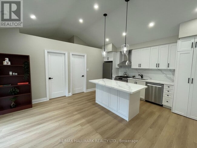 Building Photo - 45 Northcliffe Blvd