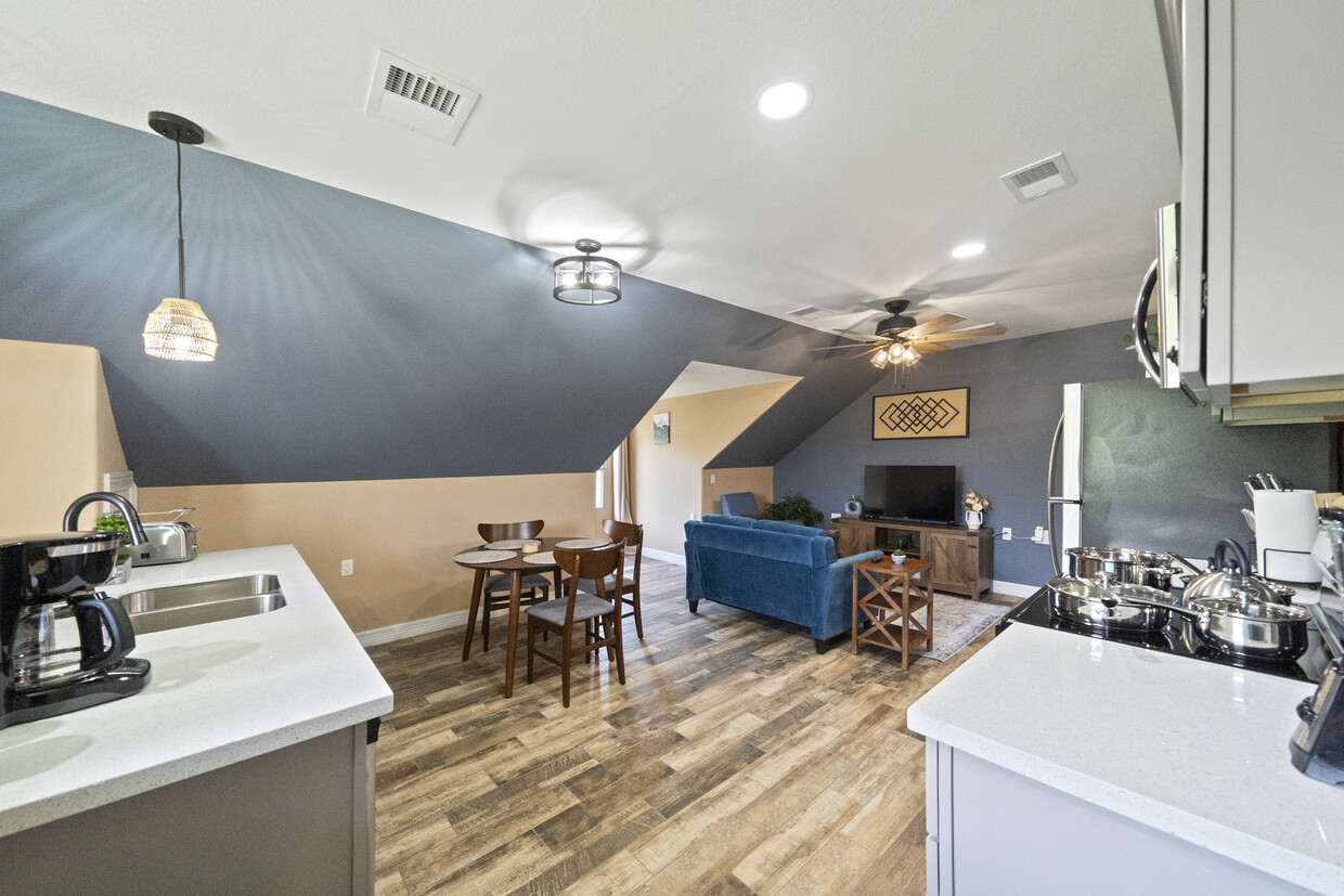 Foto principal - 8123 Holiday Ln
