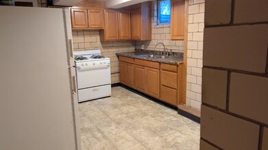 Building Photo - 3 Bolleana Pl