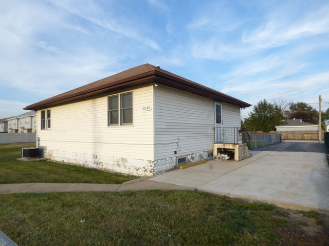 Foto principal - 8545 S Roberts Rd