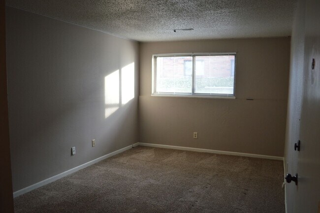 Foto del edificio - 1302 S Lowell St