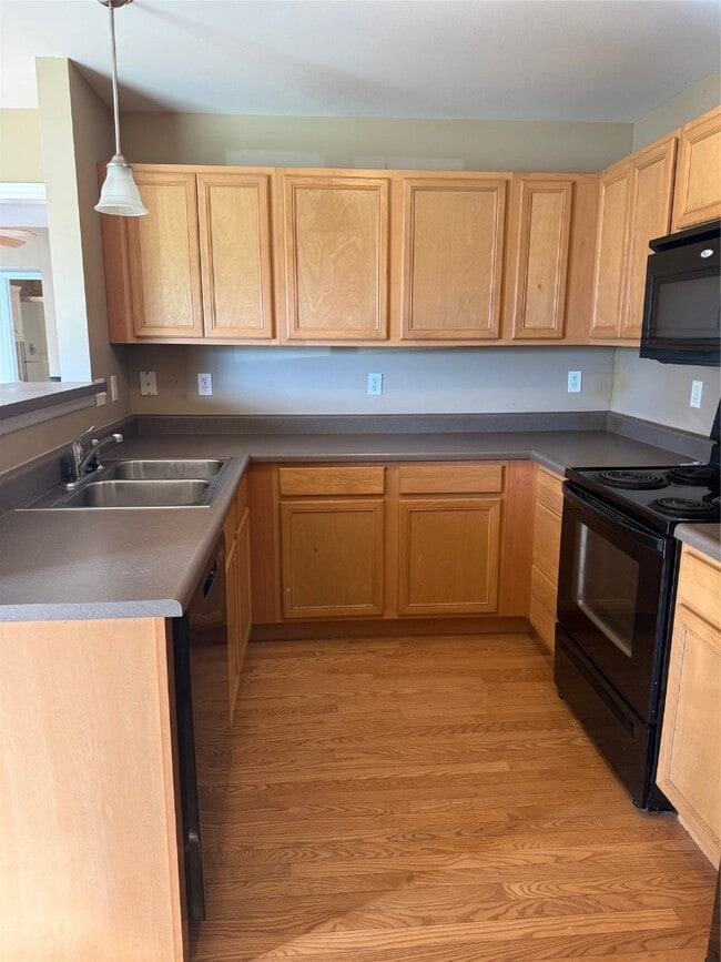 Building Photo - 213 Countryshire Dr