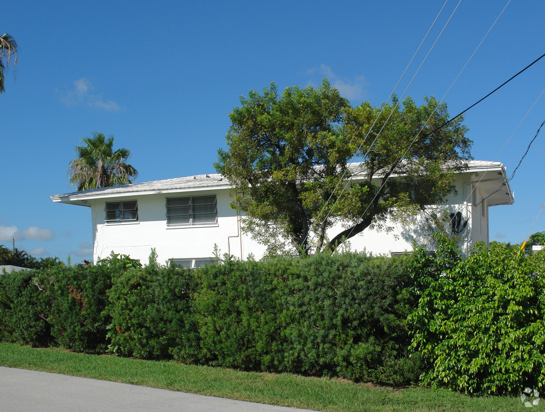 Building Photo - Circle Drive Apartments