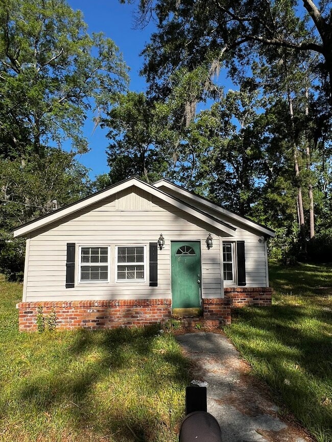 Building Photo - 215 S Skinner Ave