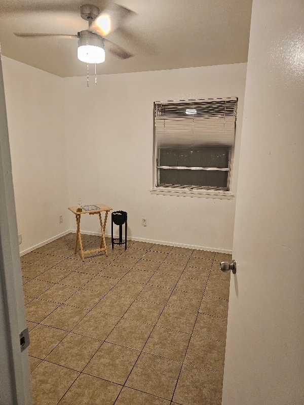Foto del edificio - 4011 Happy Canyon Dr
