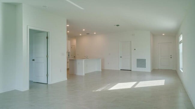 Building Photo - 4019 San Clemente Ct
