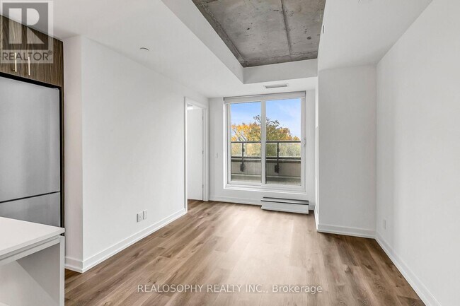 Building Photo - 115 Larchmount Ave