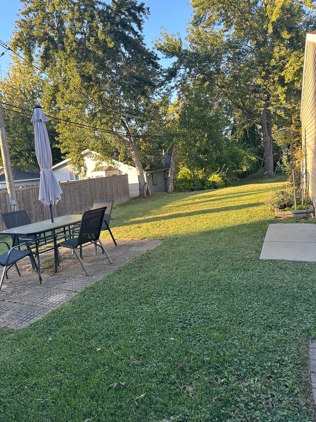 Building Photo - 220 Thornton St