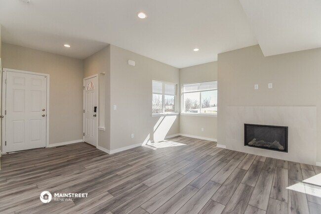 Building Photo - 4410 Light View