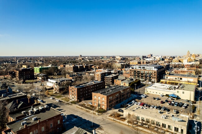 Looking North West - 434 W Alexandrine St