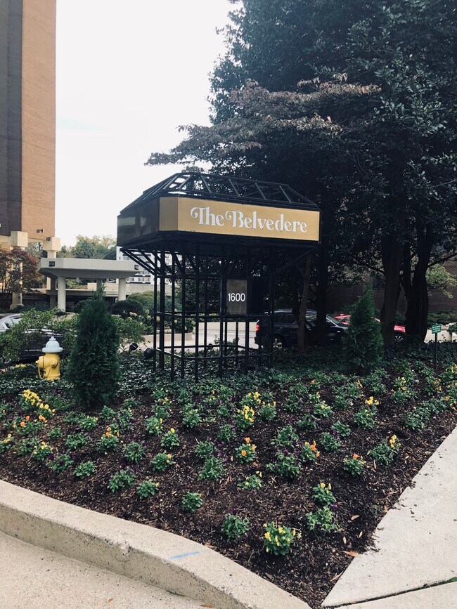 Foto del edificio - 1600 N Oak St