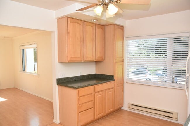 Building Photo - 3 Bedroom 2 Bath Near in Tacoma's 6th Ave ...