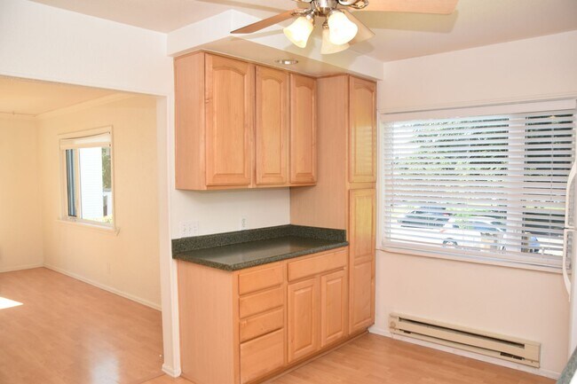 Foto del edificio - 3 Bedroom 2 Bath Near in Tacoma's 6th Ave ...