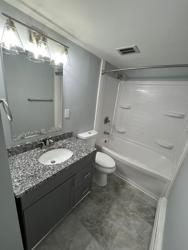 Foto del edificio - 4905 Chalet Dr