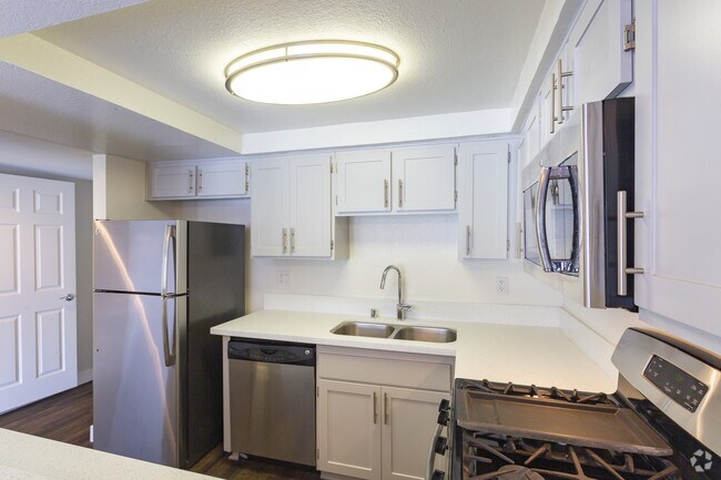 2HAB, 1.5BA - Unidad de dos pisos - 1,000 ft² - n.° 216 - Town Center