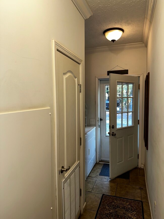 Building Photo - 2290 Ashland Rd