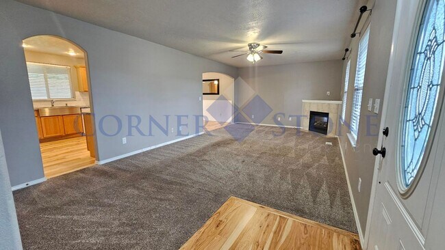 Foto del edificio - Beautiful Home with Separate Office/Bonus Room!