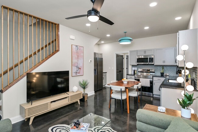 Building Photo - 816 Shull St