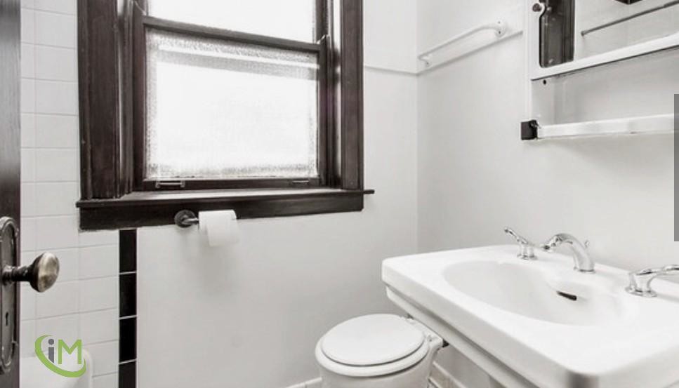 Building Photo - 1367 E 53rd St