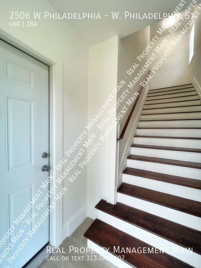 Building Photo - ON SPECIAL - Upper Renovated 4 Bed on Phil...