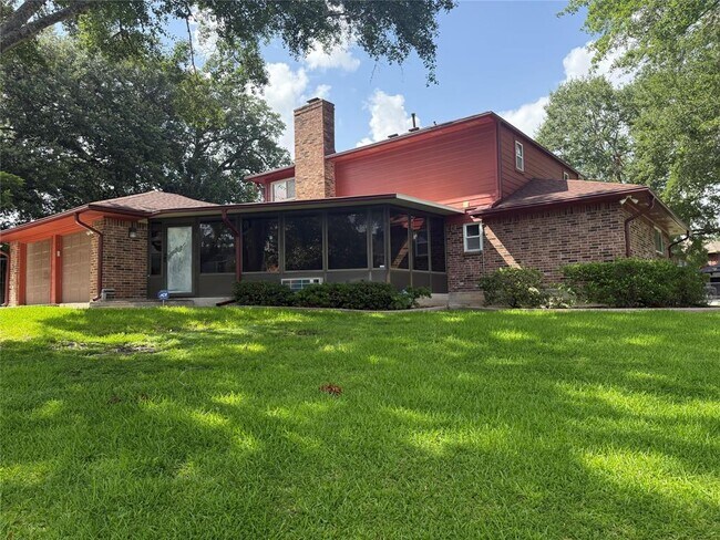 Foto del edificio - 3232 Parkwood Dr