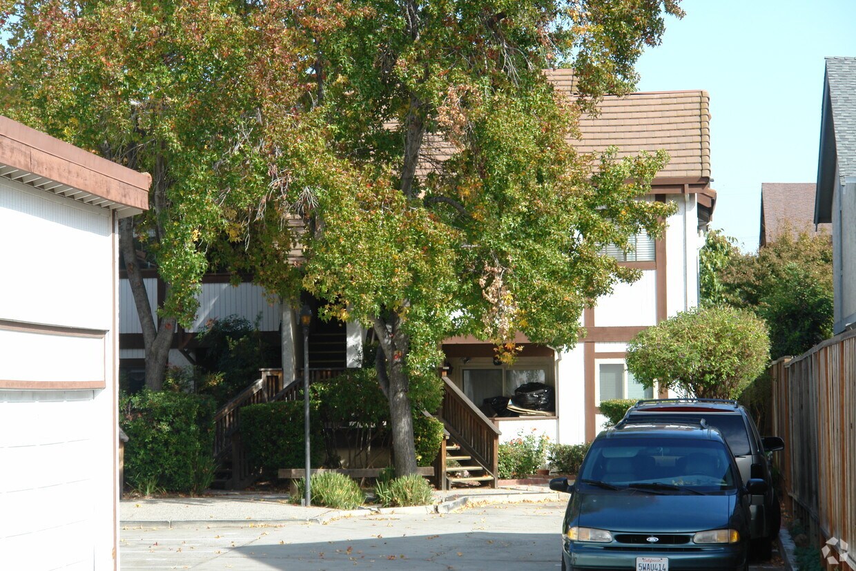 Building Photo - 432-452 Willard Ave