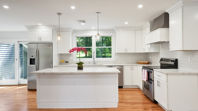 Foto del edificio - 23 Valley View Ln