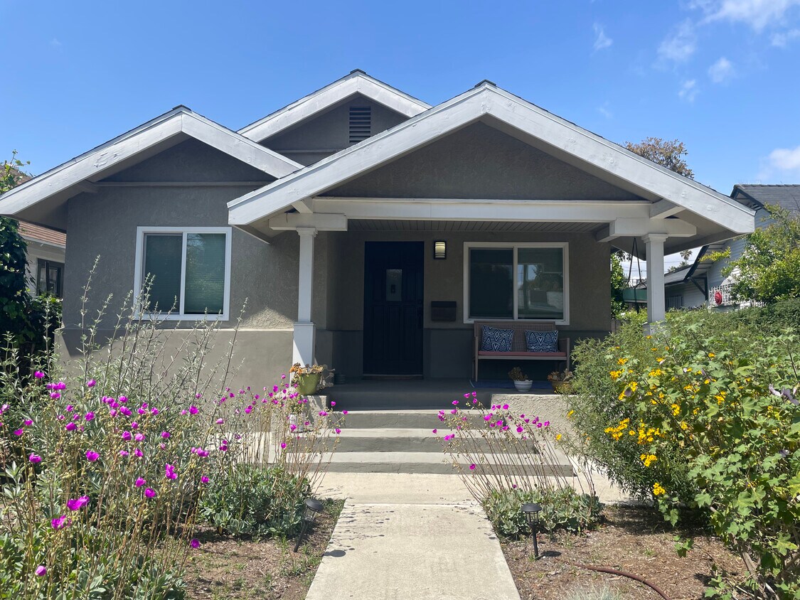 Foto principal - 3407 Montclair St