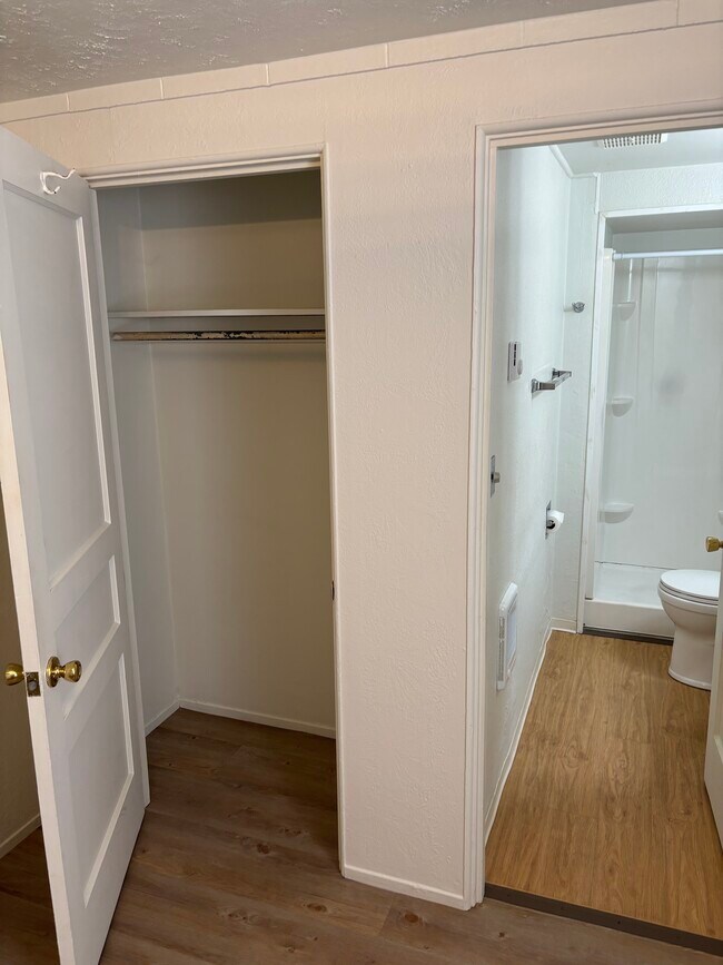 Armario/baño - 1819 Carroll St