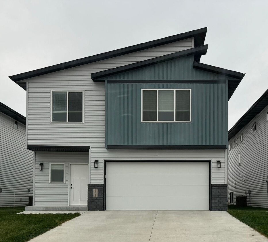 Primary Photo - 4-bedroom, 3-bathroom South Fargo Single-F...