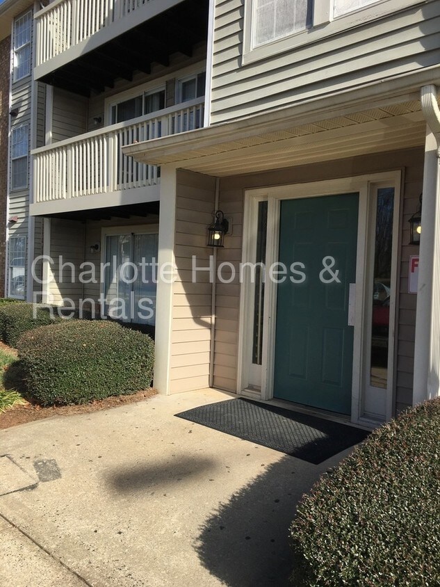 Primary Photo - 1649 Arlyn Cir