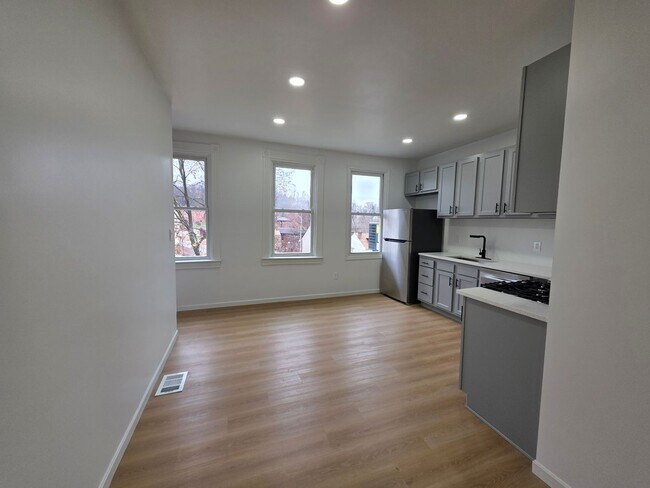 Foto del edificio - Fully Rehabbed 3 bedroom 2 bathroom house for rent!