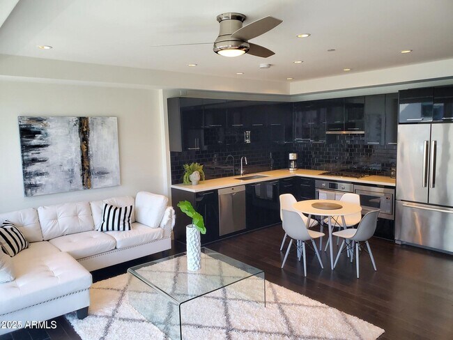 Foto del edificio - 4422 N 75th St