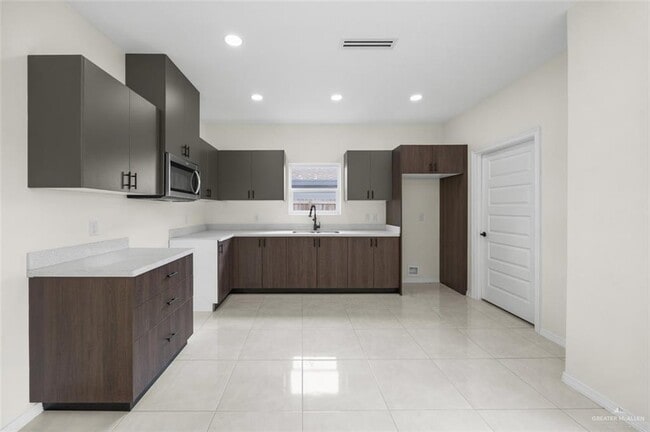 Building Photo - 13 San Pascual St