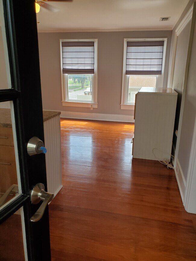 Foto del edificio - 700 N Hamilton Cres