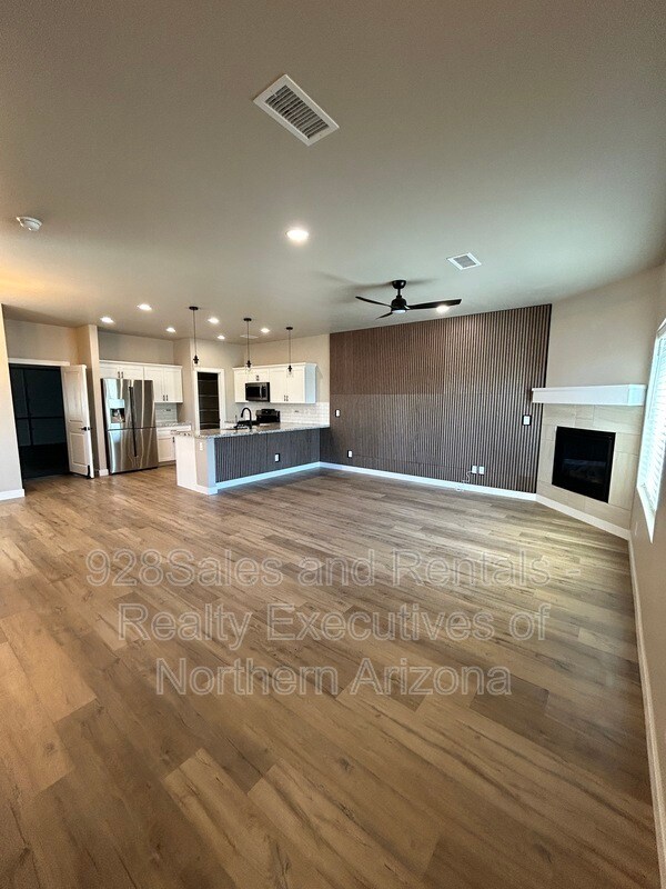 Foto del edificio - 12217 Bliss Ave