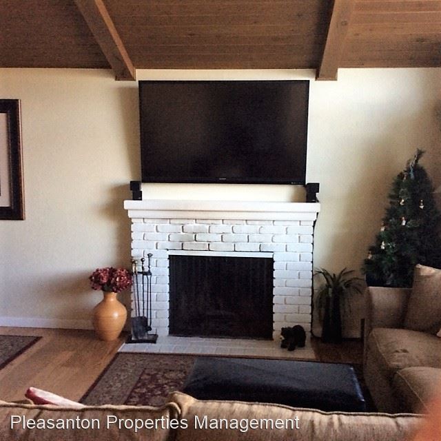 Building Photo - 3 br, 1 bath House - 2092 Donald Dr.