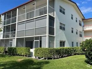 Building Photo - 136 Brighton D
