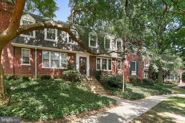 Building Photo - 1774 N Troy St