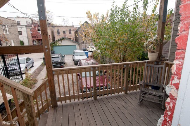 Building Photo - 1039 N Damen Ave