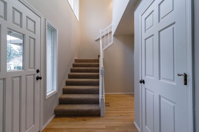 Foto del edificio - Beautiful large Lakeview Estates 5 Bedroom 2.5 Bathroom Home - Columbia River High School