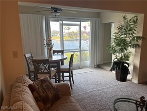 Building Photo - 4500 SE 5th Pl