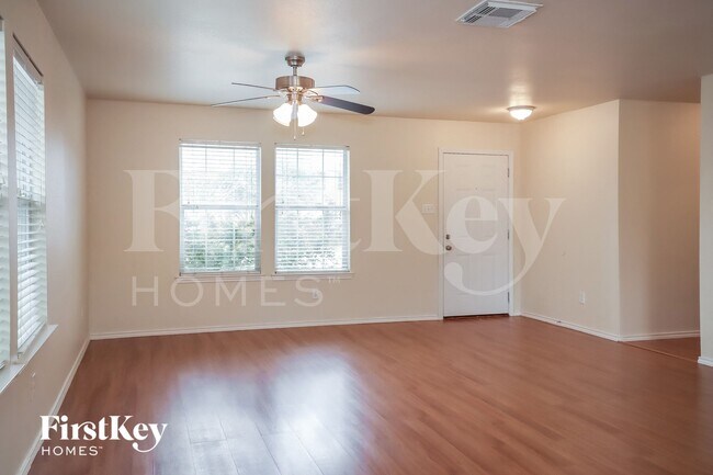 Foto del edificio - 7919 Raven Creek Ln