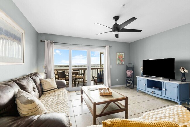 Foto del edificio - 15946 Innerarity Point Rd