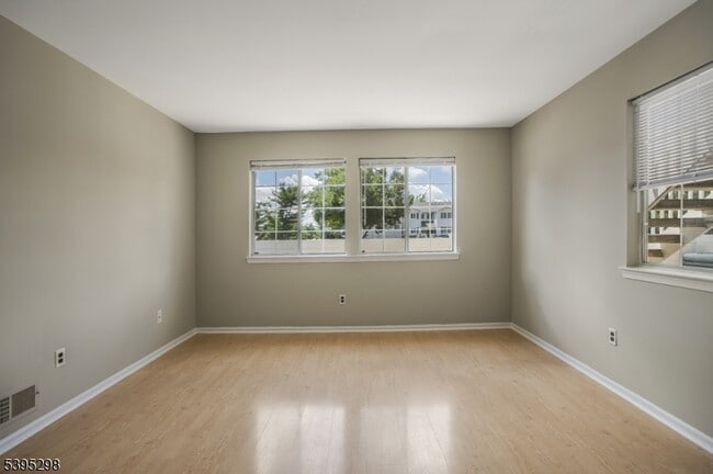 Building Photo - 29 Cheswich Ct