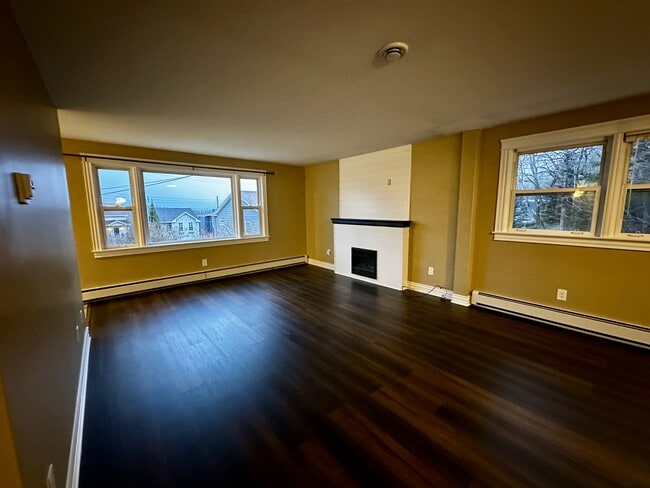 Building Photo - 109 Thistle St