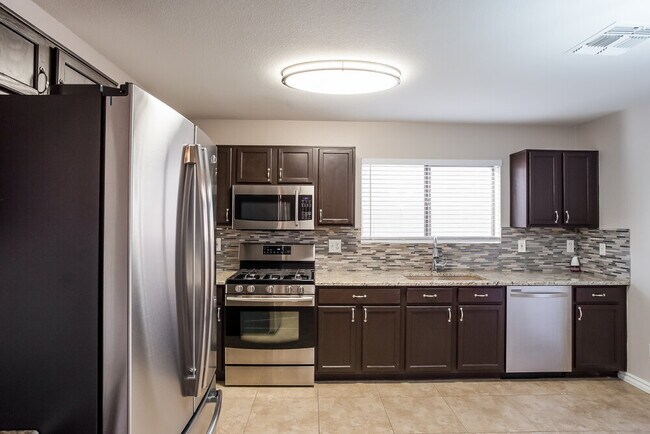 Foto del edificio - 2809 E Cherry Hills Dr