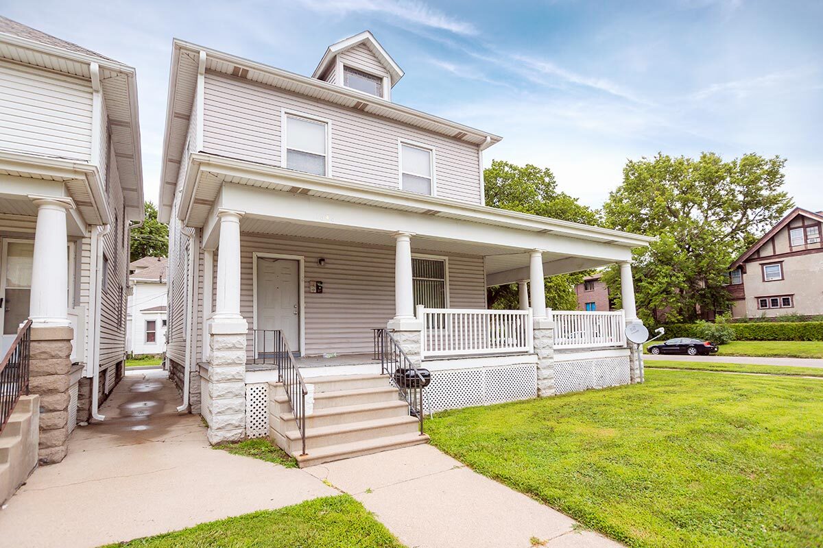 Primary Photo - 1646 E ST-1