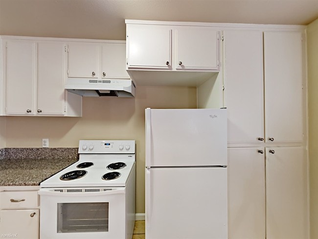 Building Photo - 2 br, 1 bath Apartment - 4964 Auburn Dr Apt 8