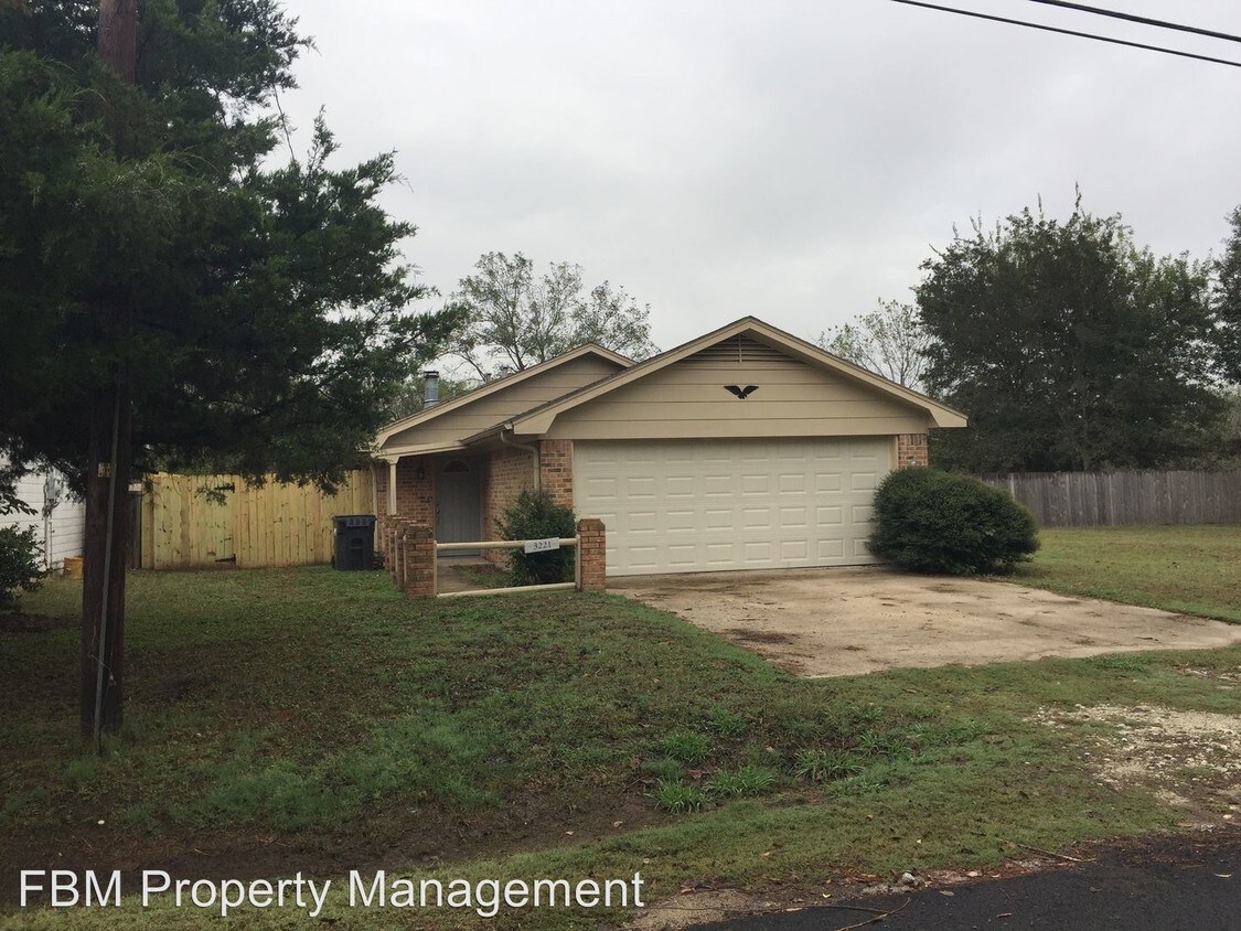 Foto principal - 3221 McKnight Ln
